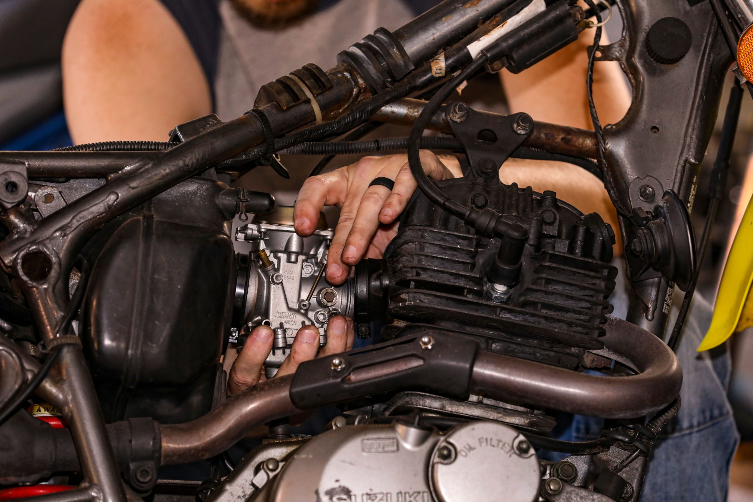 Réglage vis carburateur tronçonneuse H L T