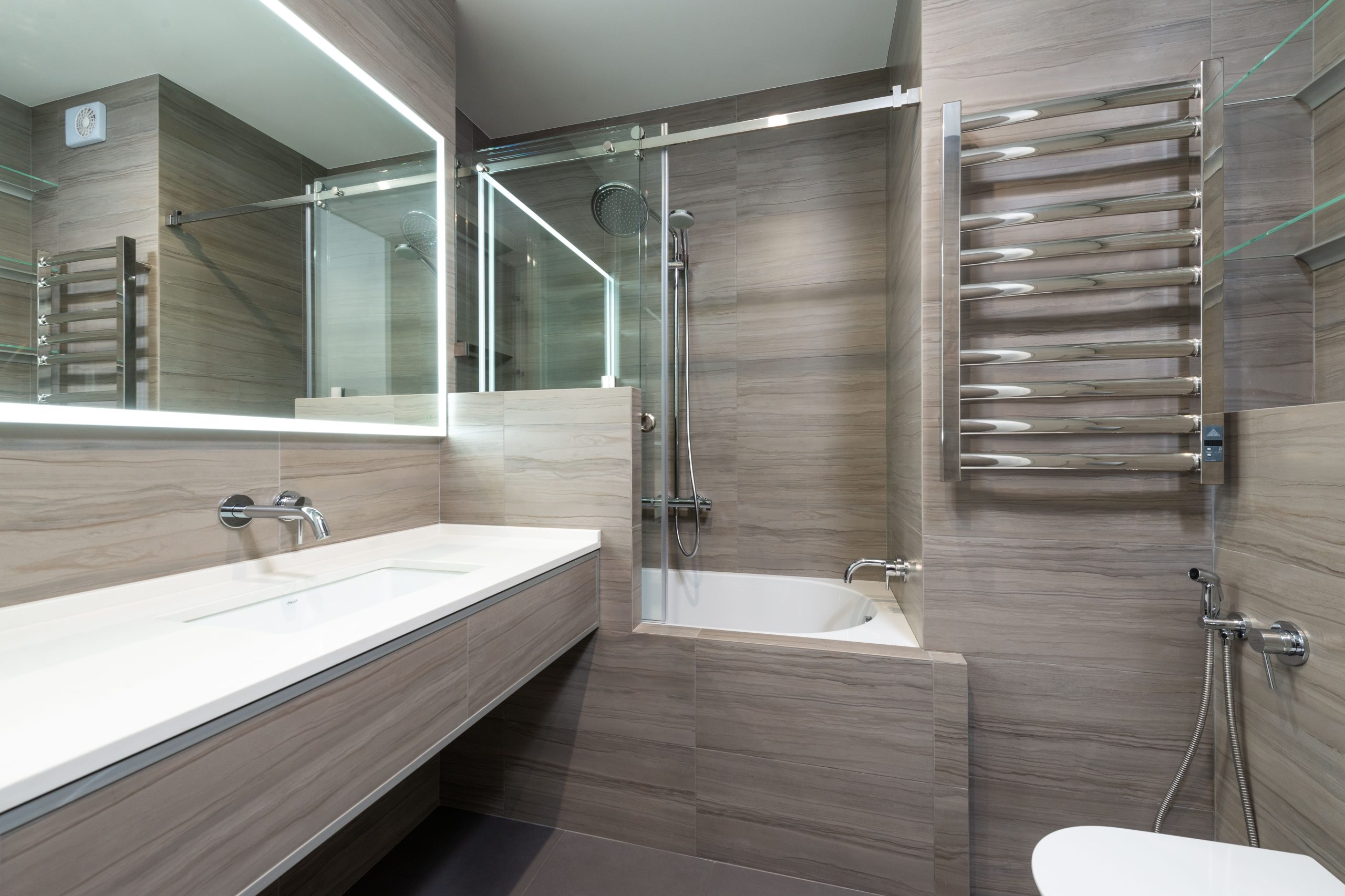 Sèche-serviette et radiateur pour salle de bain
