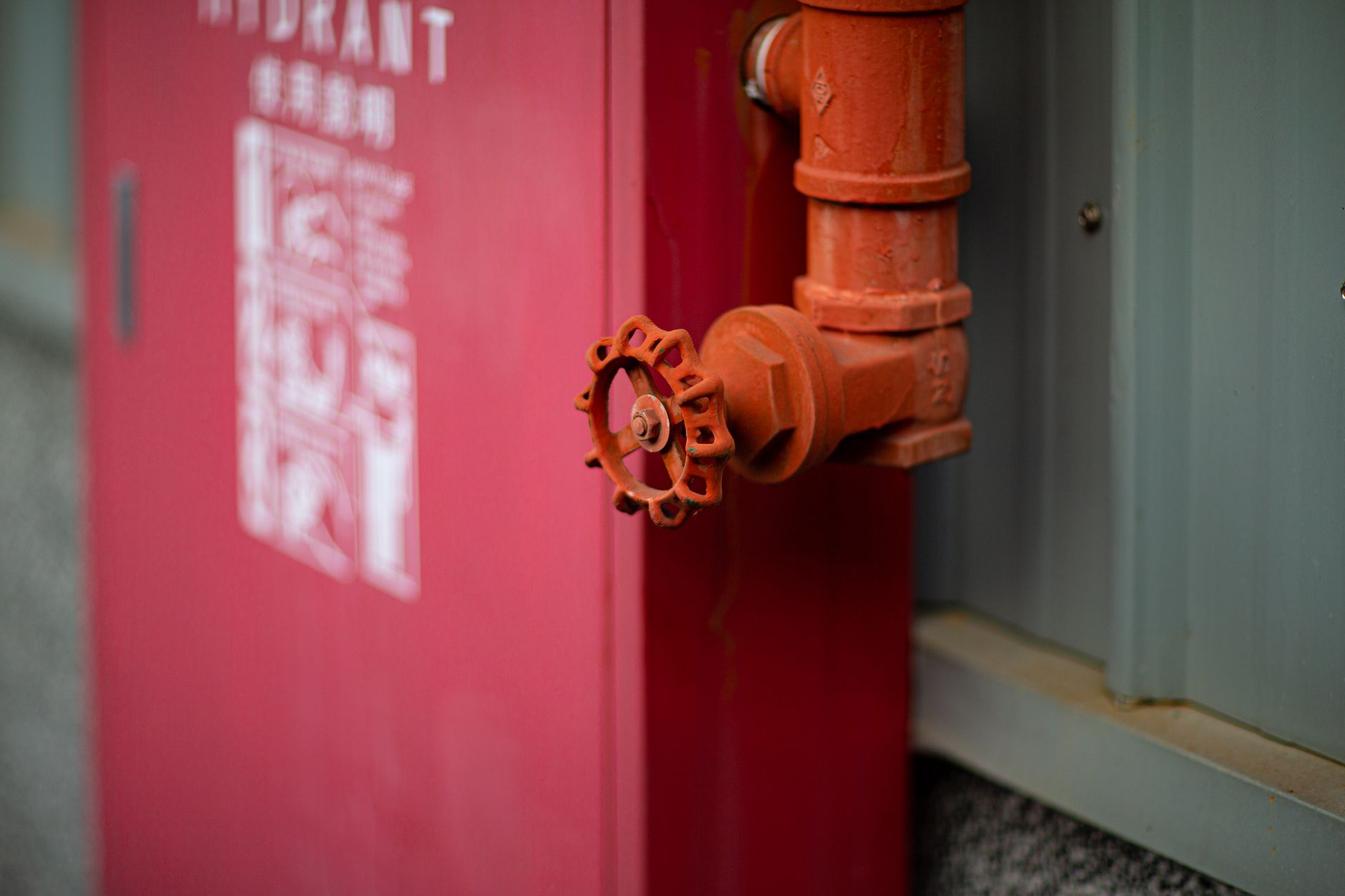 Vanne de bouche d&rsquo;incendie en milieu urbain